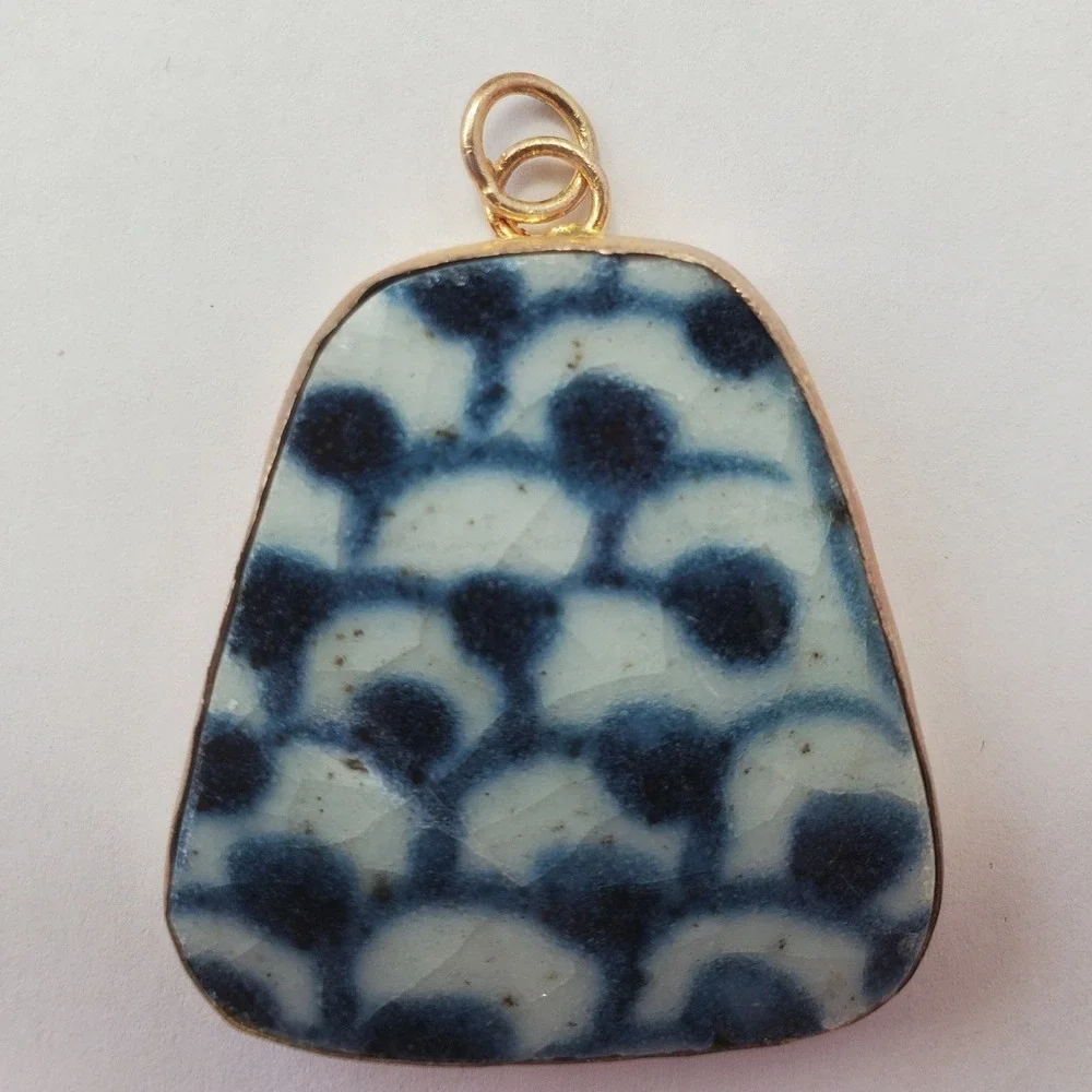 Vintage Repurposed Blue & White Pottery Shard Jewelry Pendant‎ Ming Chinoiserie